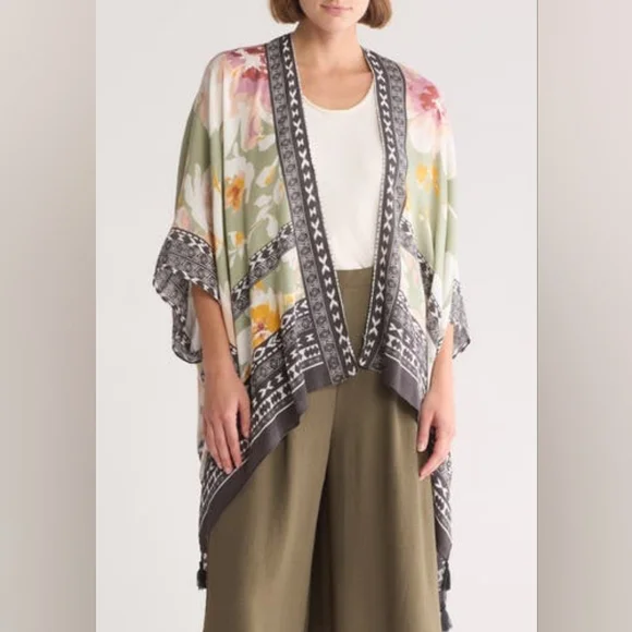 NWT Vince Camuto Washy Blooms Crincle Topper - Picture 2 of 6